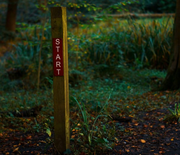 Wooden pole with 'Start' written on it